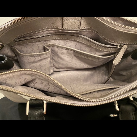 Michael Kors purse - Picture 4 of 5